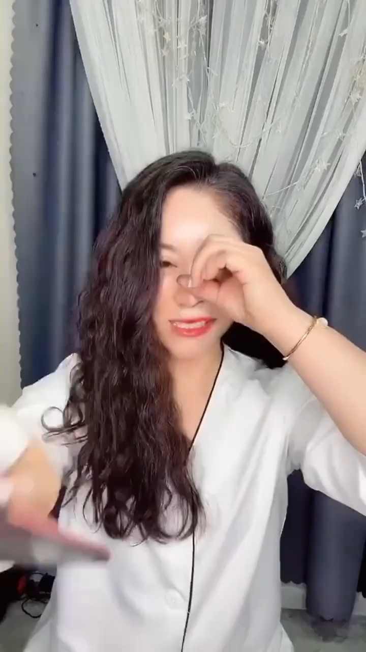 科比妻子瓦妮莎的仿妆,看到对比的那一刻,这个化妆术逆天了!