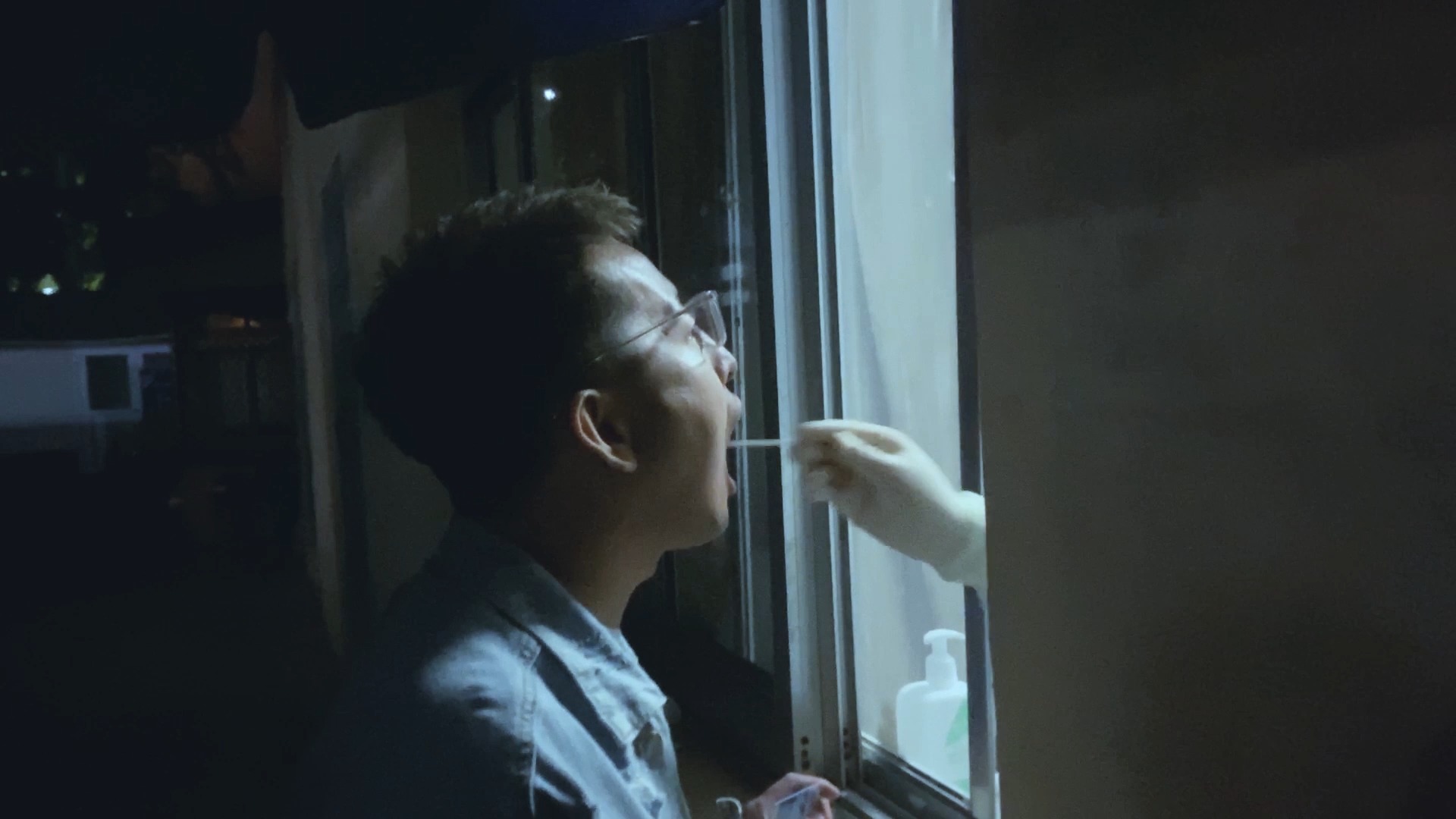 老撕鸡深夜去青岛医院做核酸检测拭子直插鼻孔太酸爽啦