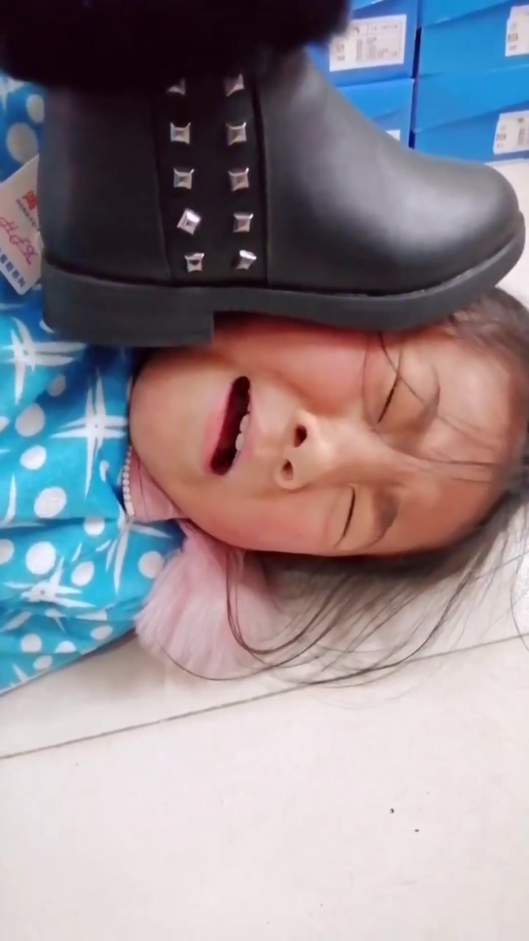 好可怜的小孩,我大笑三声,哈哈哈