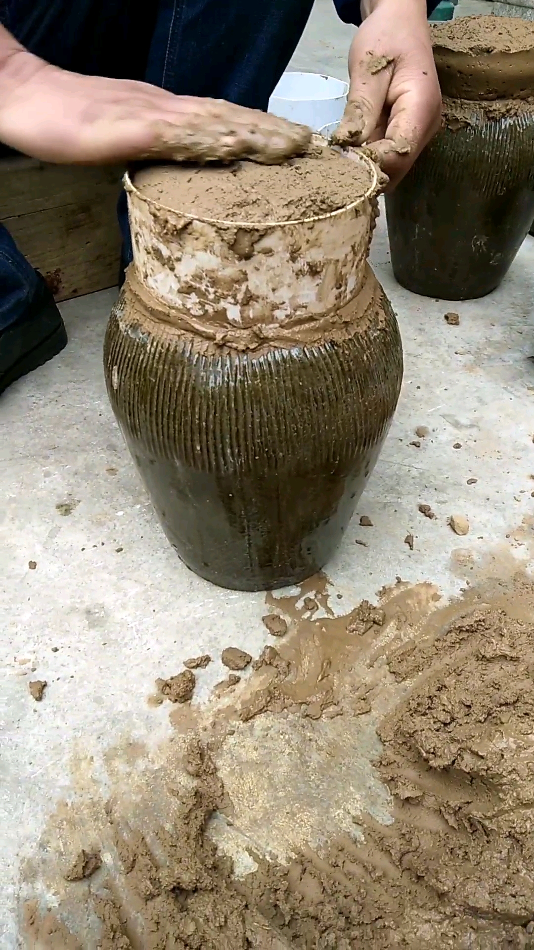 荷叶泥巴封酒坛