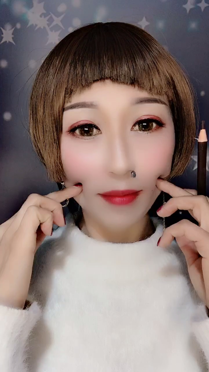 优秀如我#自己画两个甜甜的小酒窝 笑起来很甜.