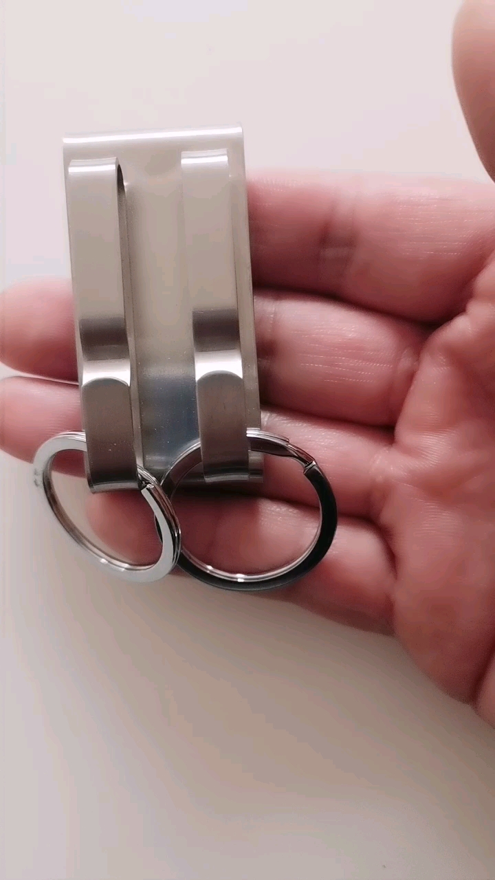 304不锈钢手工制作双排按压式钥匙扣,采用整张304不锈钢板制作而成.