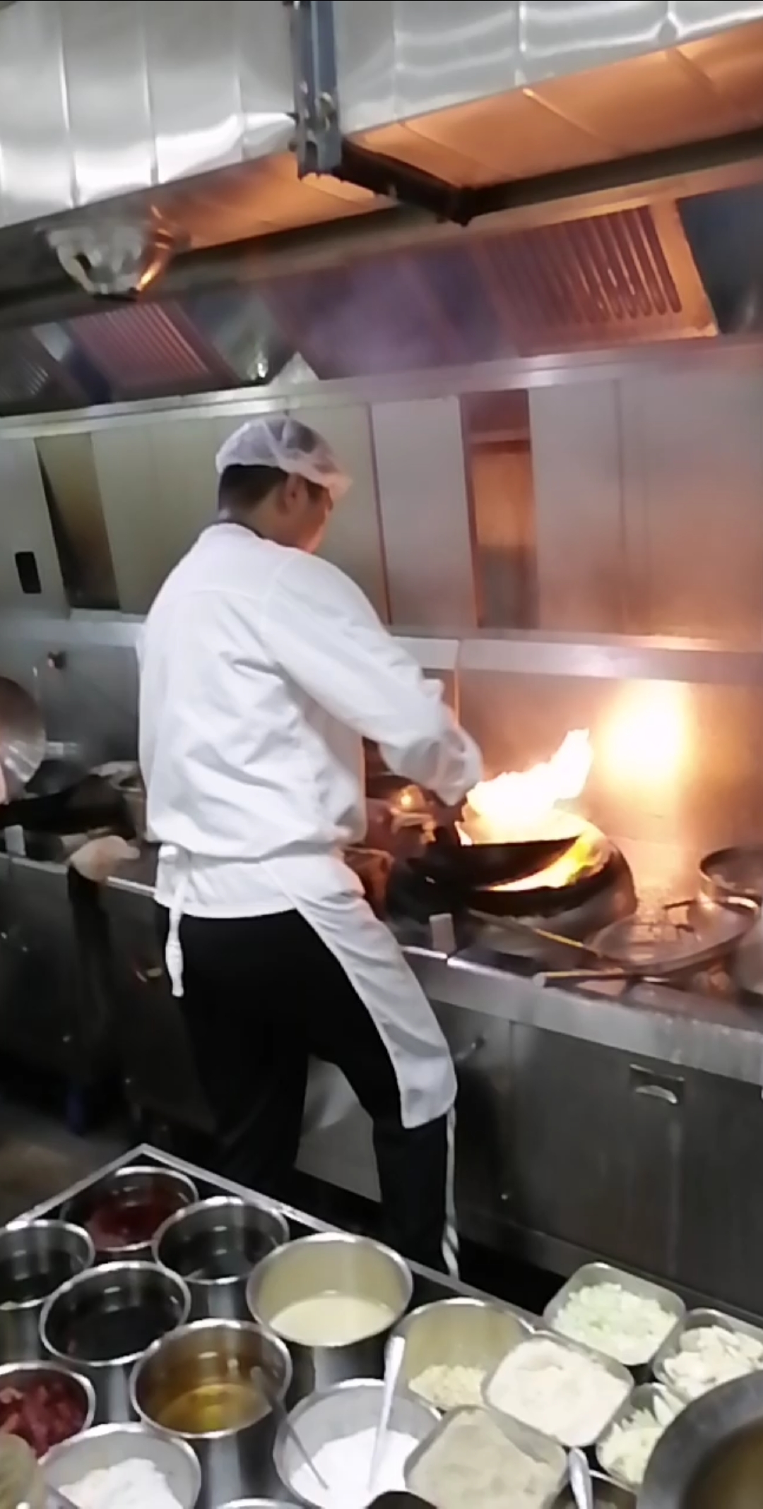 秀出你的拿手菜#厨师30秒炒一个菜,客人还是觉得太慢了.