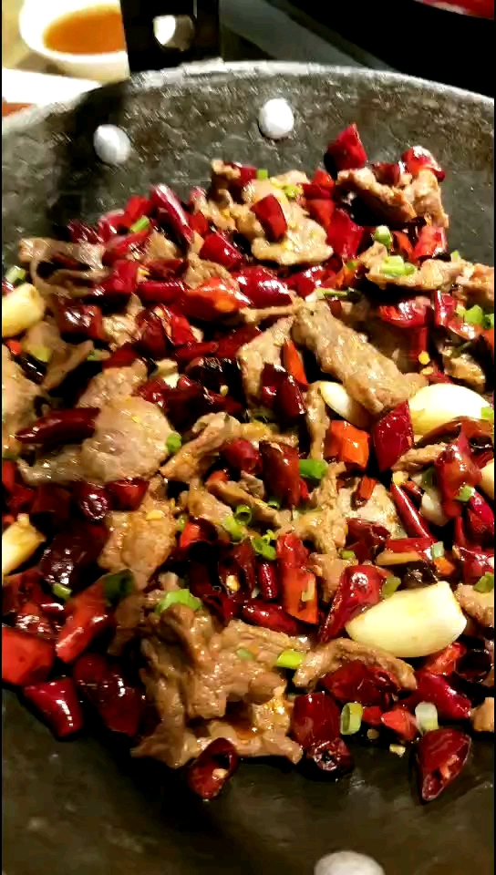 贵州名菜干锅麻辣牛肉