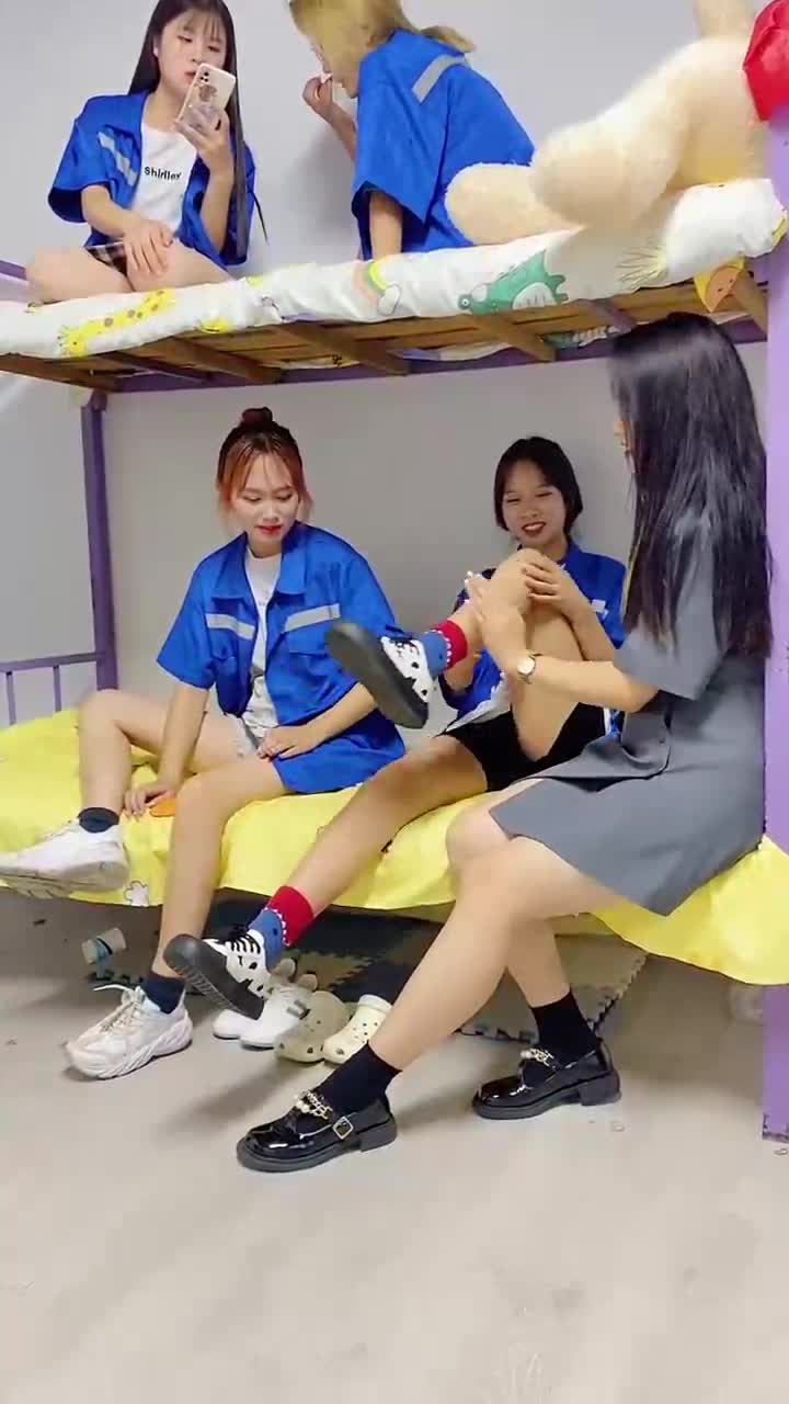 厂妹宿舍美女你们喜欢哪一个呢