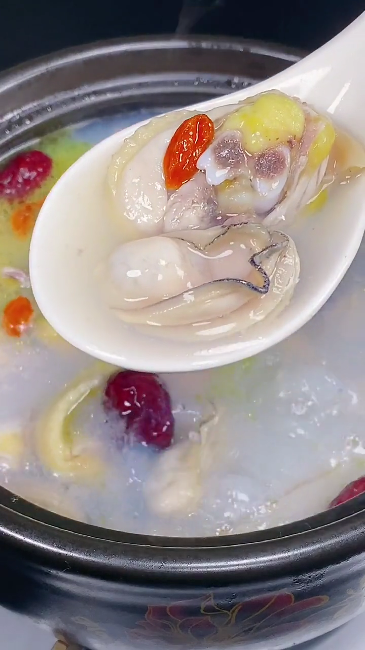 生蚝煲汤,美味又健康.