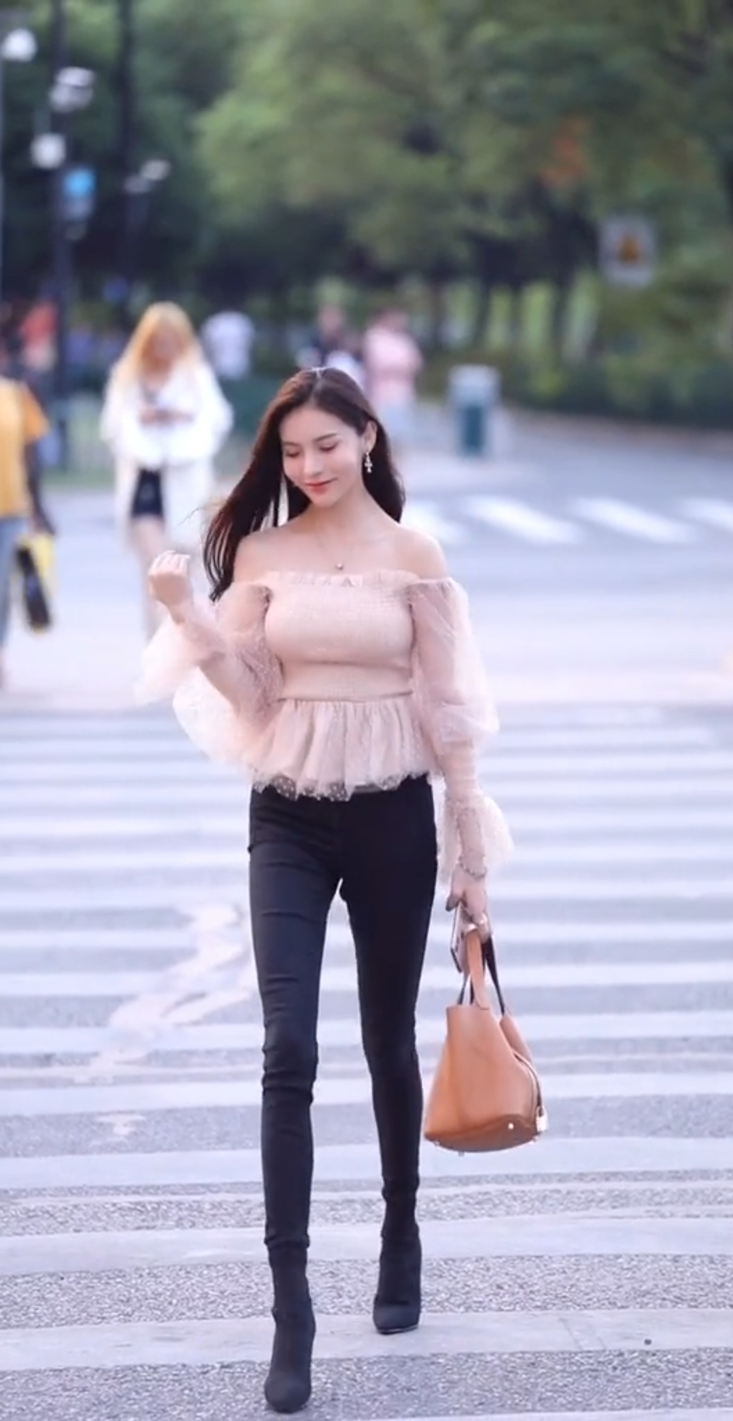 小姐姐的腿好长,身材好好哦!