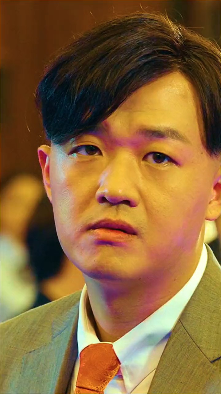 有头发的包贝尔,有点不适应