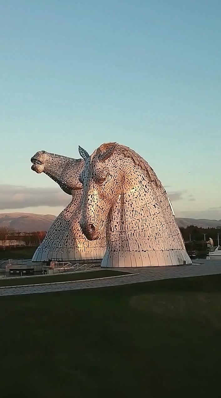 世界上最大马塑像