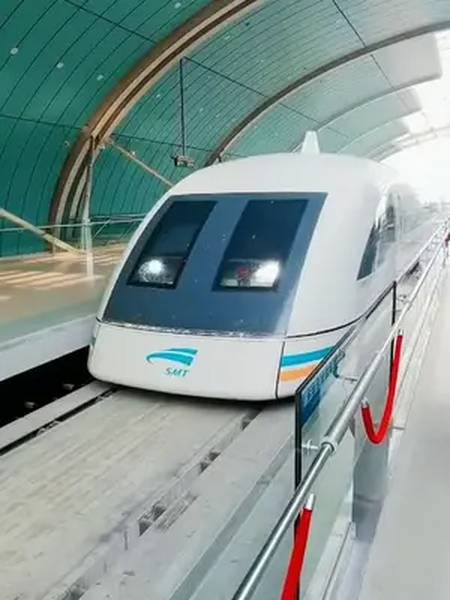 上海磁悬浮列车是世界上第一段投入商业运行的高速磁悬浮列车最高时速
