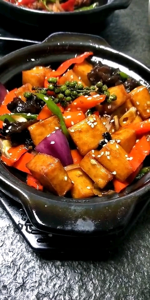 瓦香鱼豆腐,瓦香系列卖的比较好一道菜,点餐率很高!