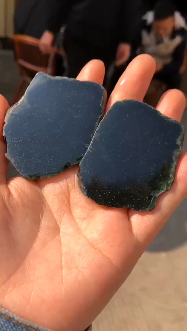 墨翠飘雪花棉,挂件料,雪花粒粒饱满,整个都是雪花,起荧起胶起光皮壳