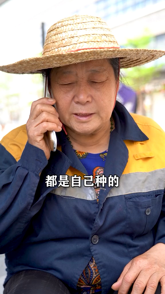 阿姨卖菜真不容易