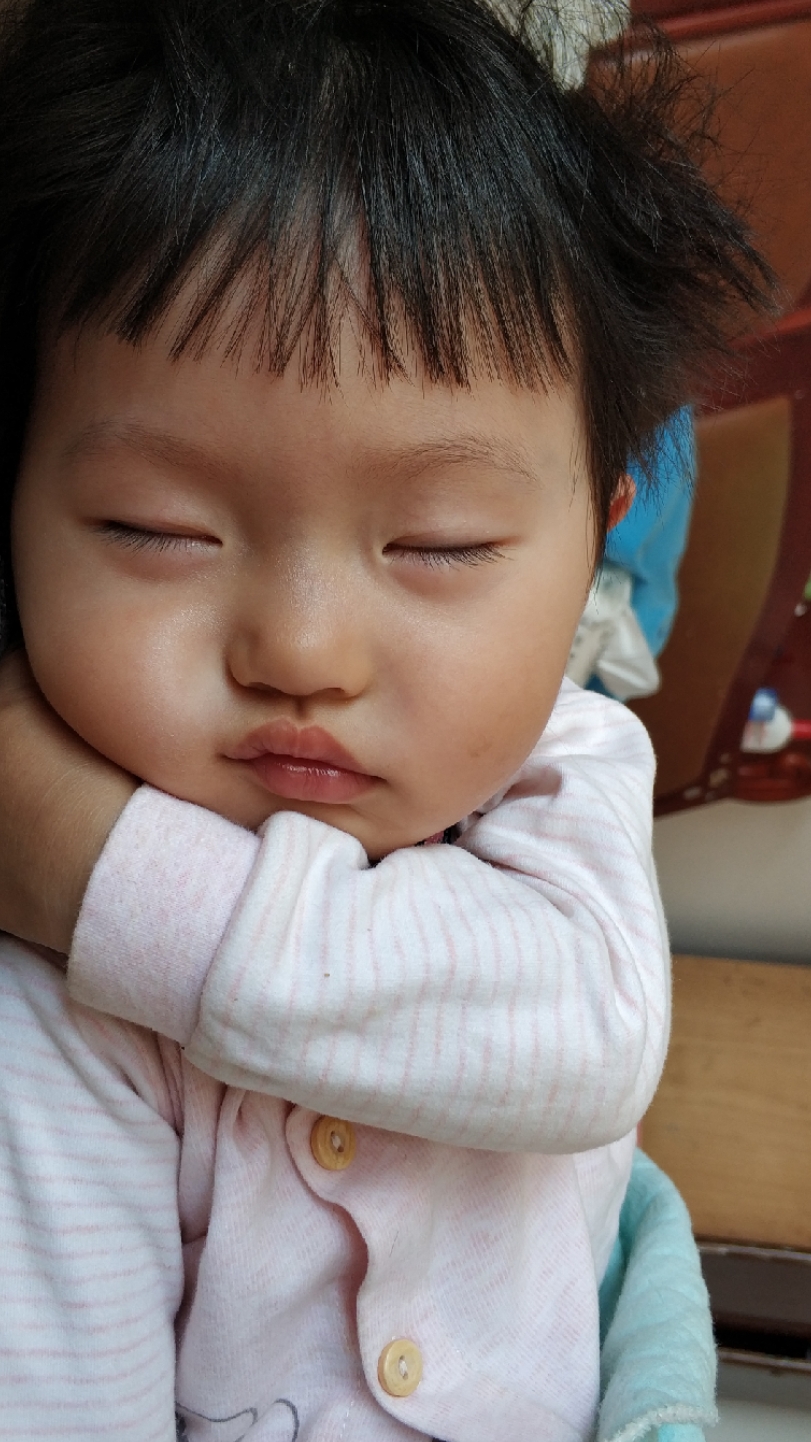 搞笑萌娃#反手抱自己