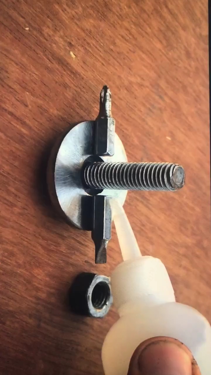 制作一个专门拧死角螺丝的神器