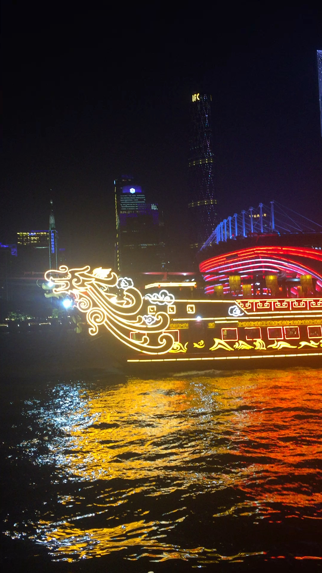 广州珠江夜游,好大的船