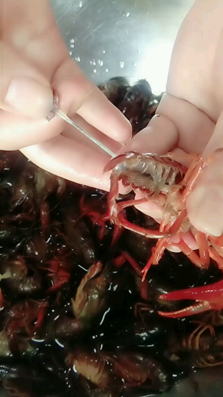 食神大pk#小龙虾抽虾线.想了解小龙虾制作方法的.