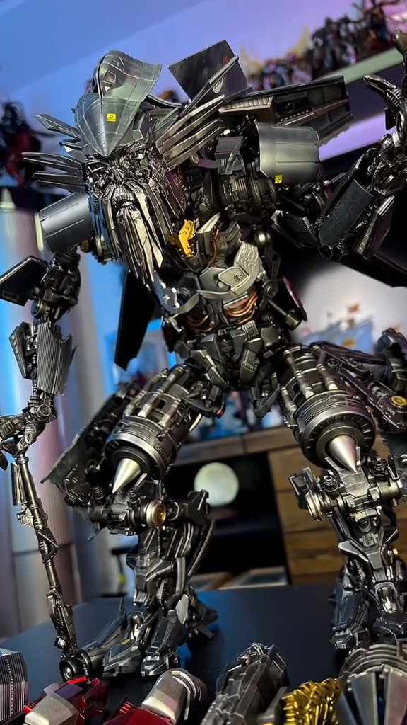 我要上热门#把玩一只旧化涂装的threezero天火#变形金刚#手办#模型