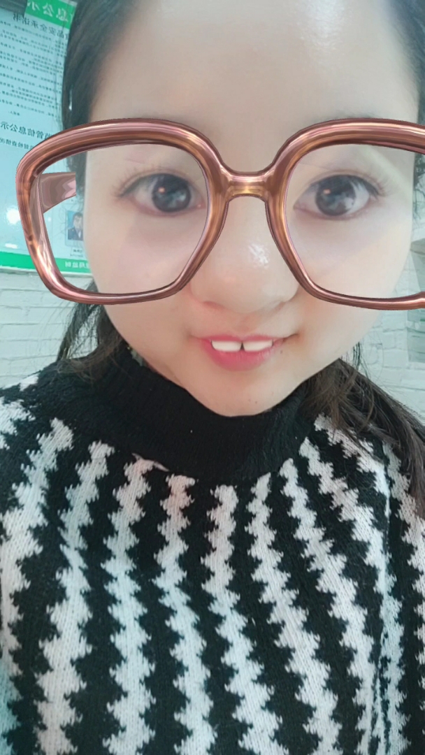 这大板牙好萌呀!