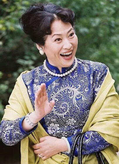 61岁许娣因戏生情,嫁给演员李又麟恩爱至今,两人戏里戏外是夫妻