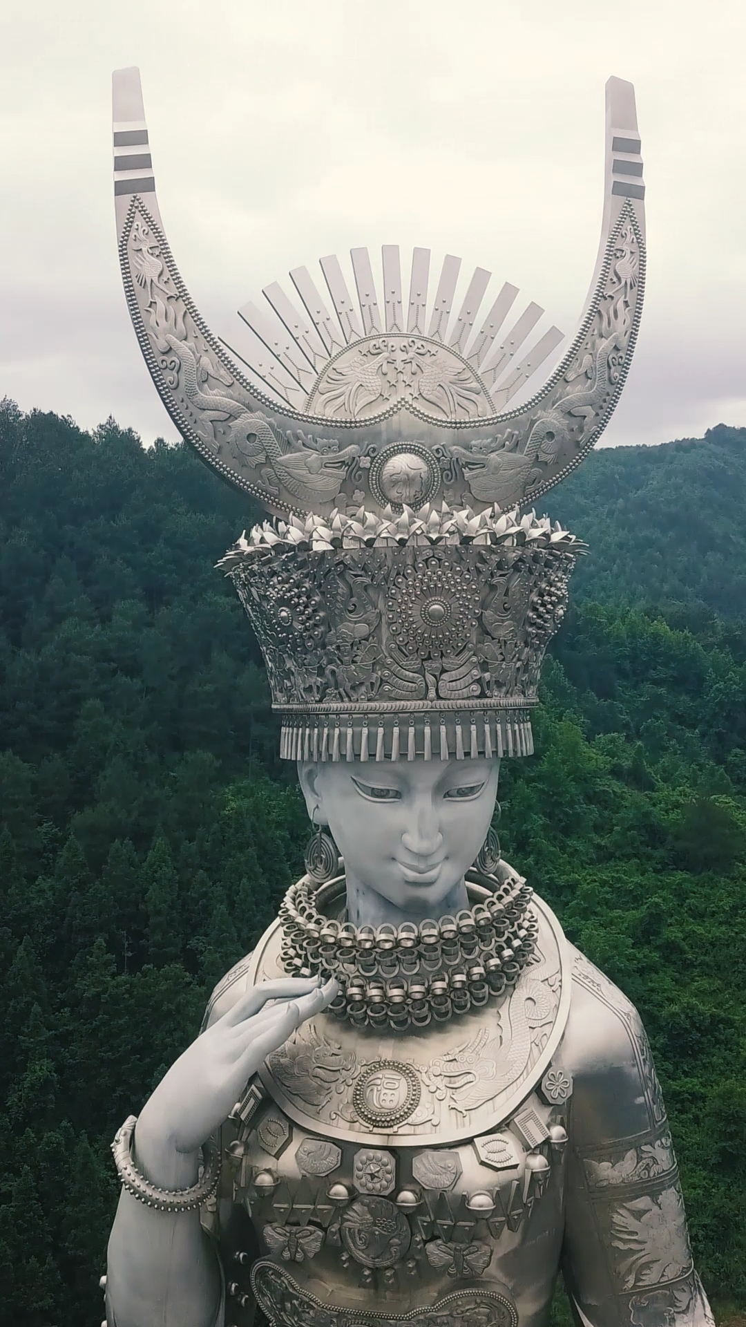 贵州剑河县有座世界上最大的女神像,苗族女神,仰阿莎雕像