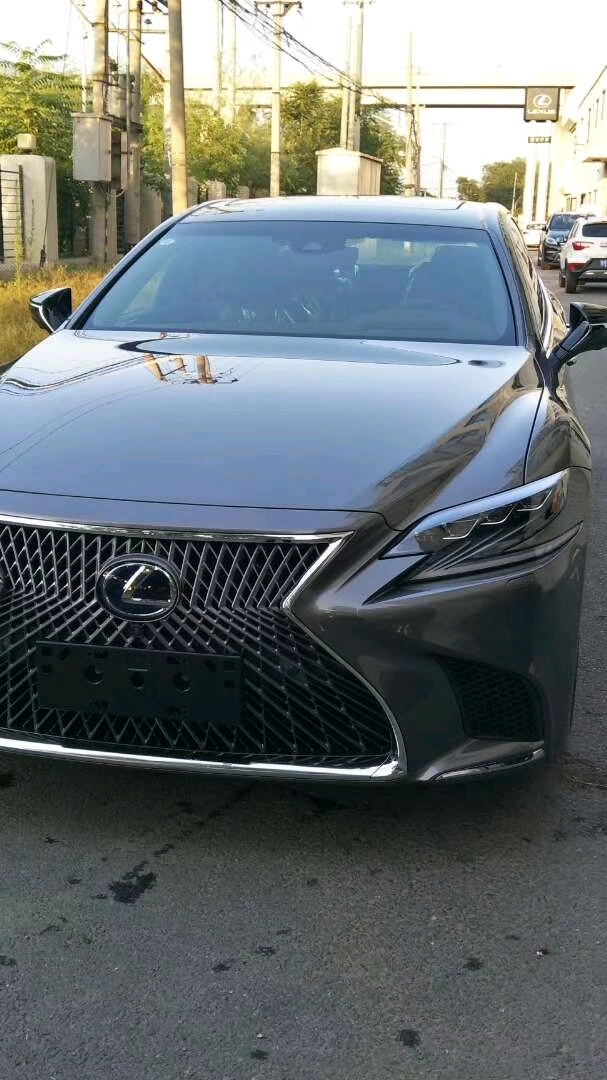 雷克萨斯ls500h豪华版 至尊灰色