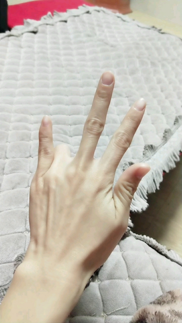 都说无名指能弯下去的天生是瘦子,你是吗?