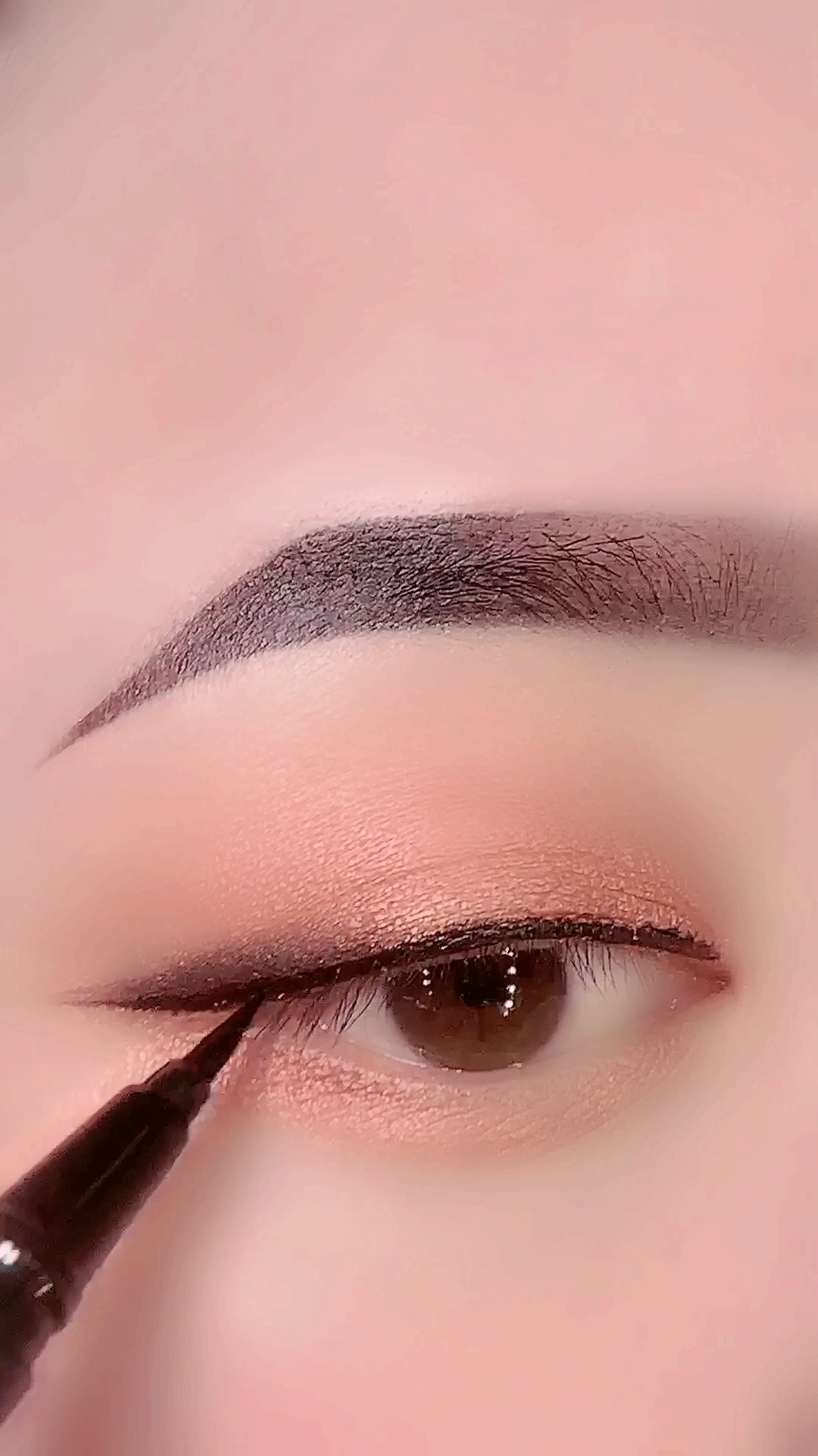 我要上热门#轻松画出上扬眼线