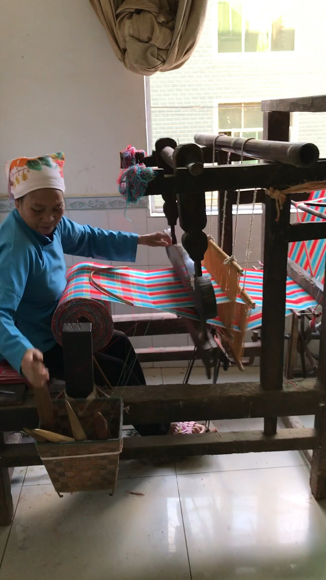 全网第一台手动织布机  两百年了 有收藏价值吗?