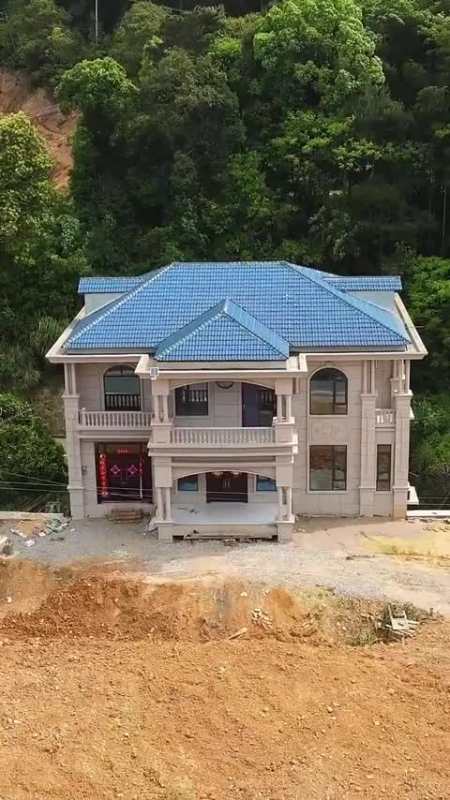 去年大舅说要建新房子,借了十万,今年一看,低估了做木匠的他