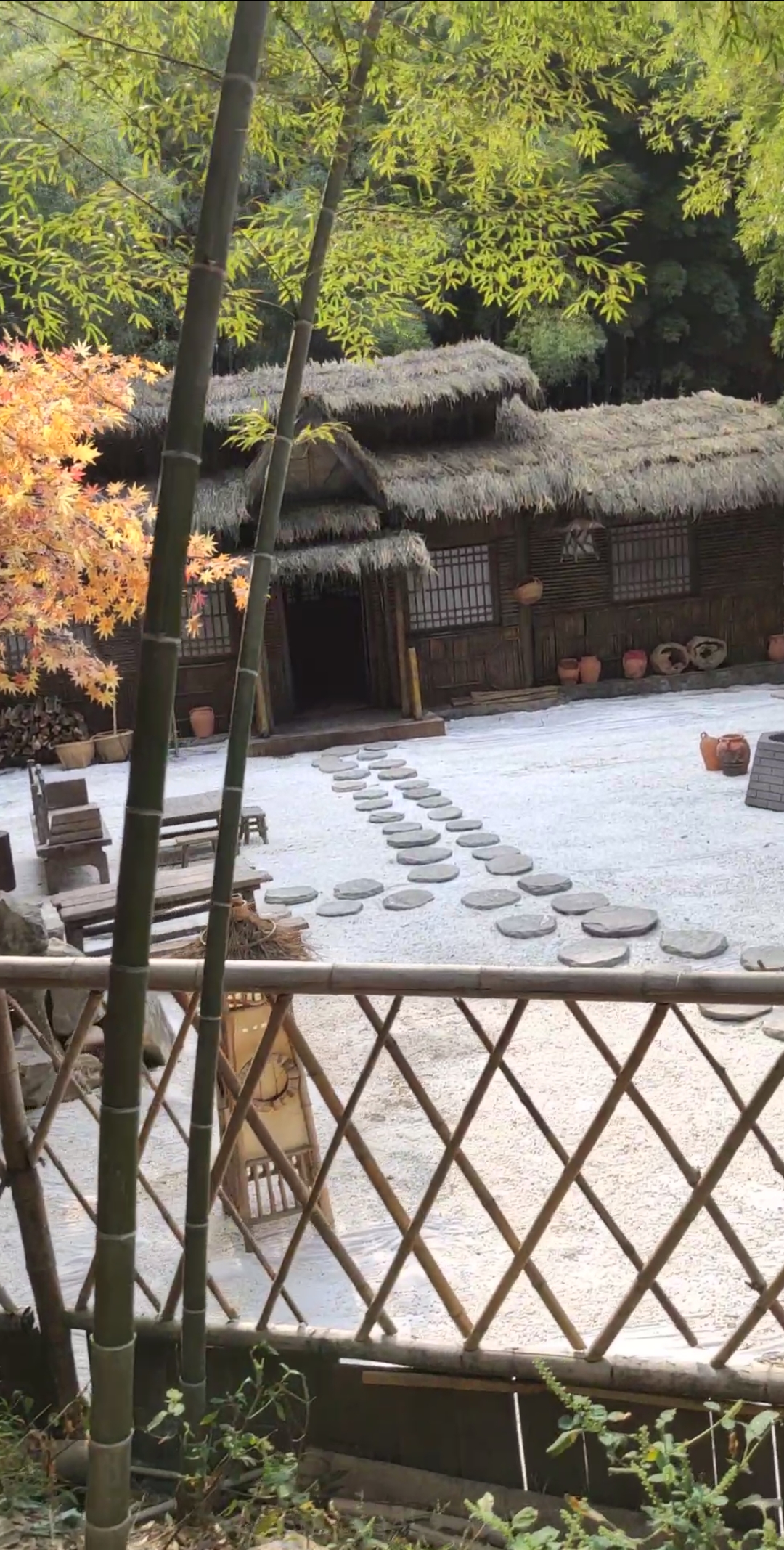 赵丽颖杨幂都来过,你能说出几部古装剧在这茅草屋拍摄过.