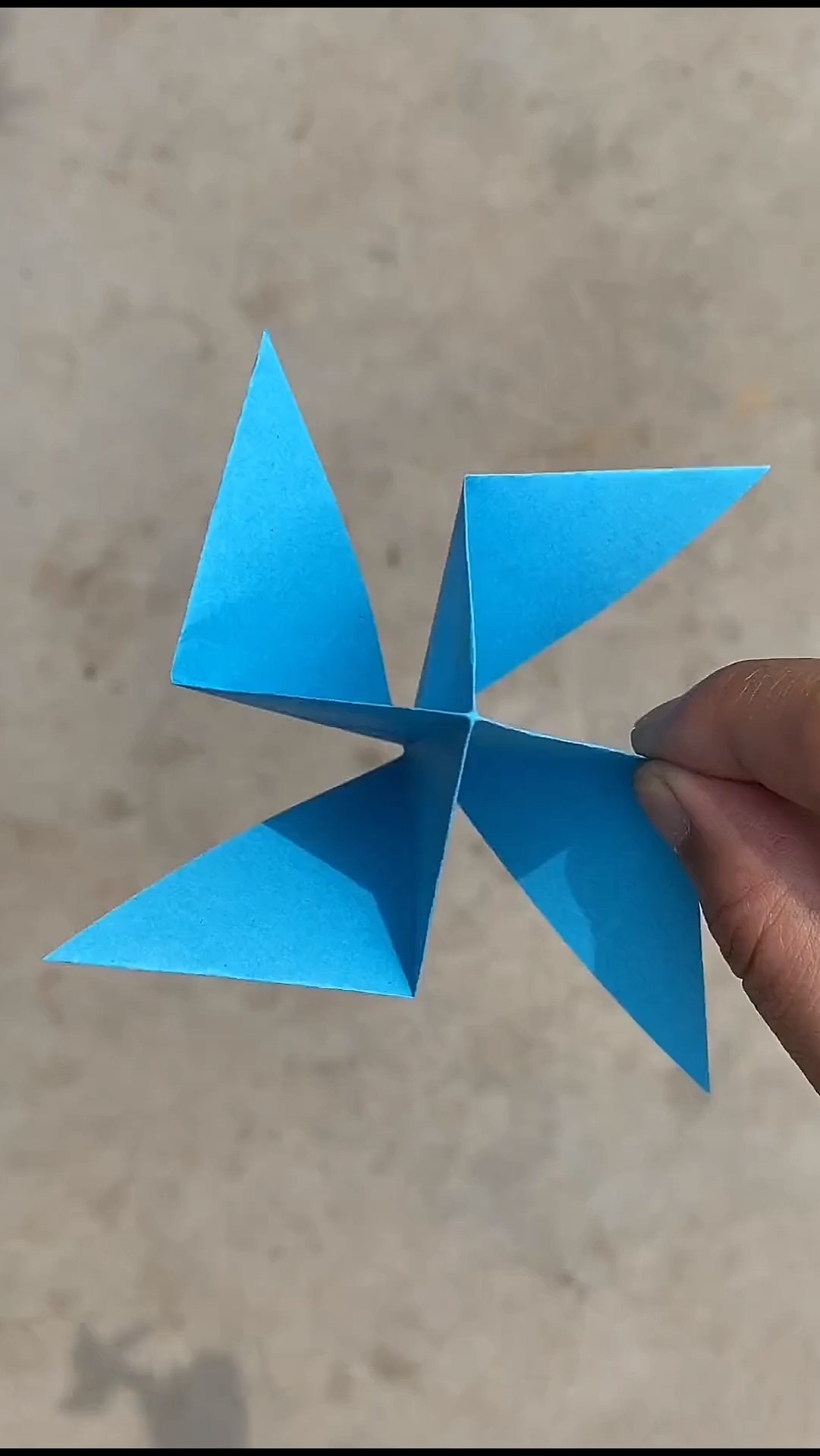 手工制作#会旋转的小玩意,简单好玩,和孩子一起来折吧!-度小视