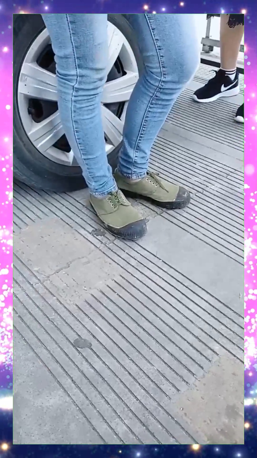 娱乐#这个美女穿解放鞋练车