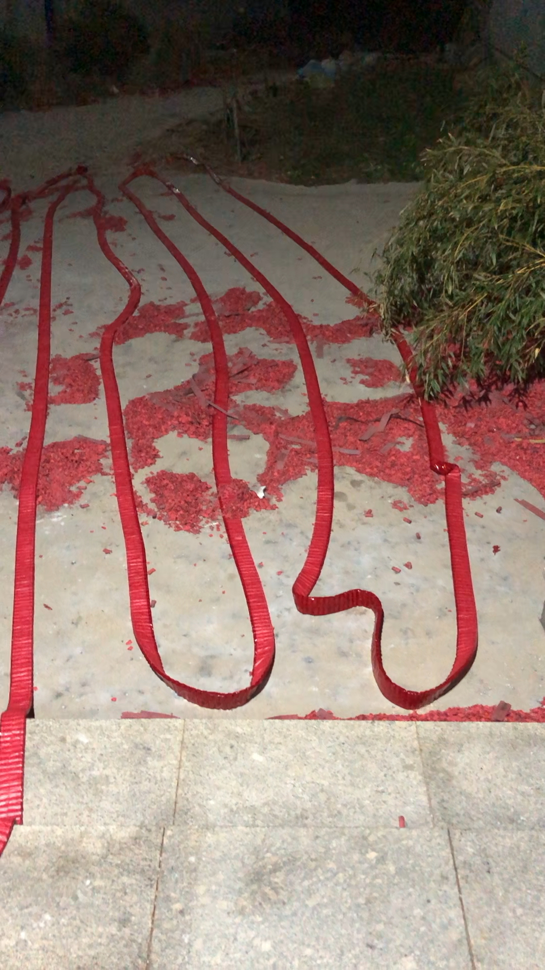 见过这么长的鞭炮吗!