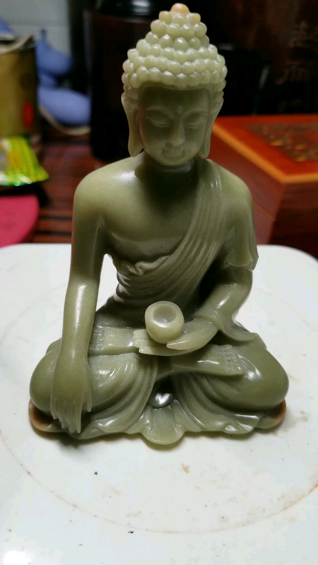 夜光宝石坐佛丬:高10 宽 10 厚 6.  尚者议价