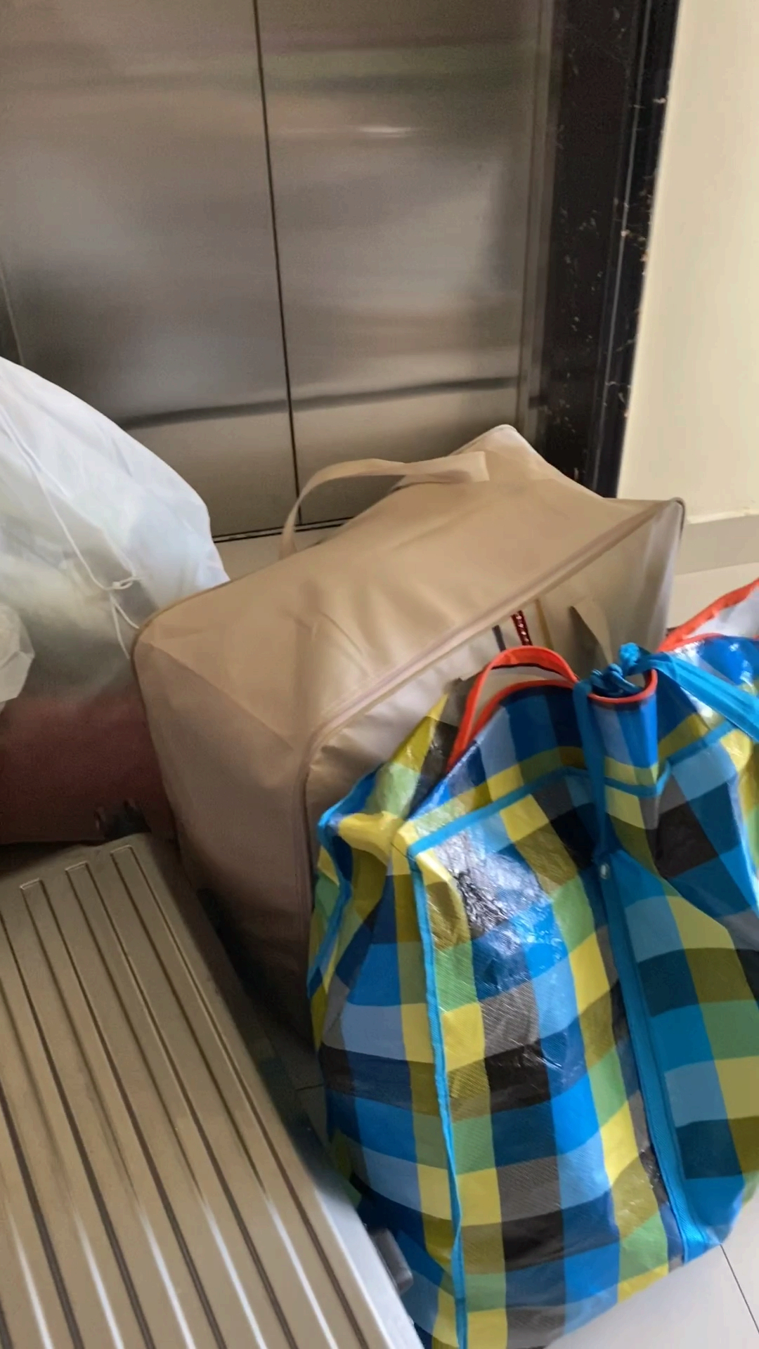 我有戏#谈恋爱的时候千万别同居,不然分手后你就知道什么叫卷铺盖走人