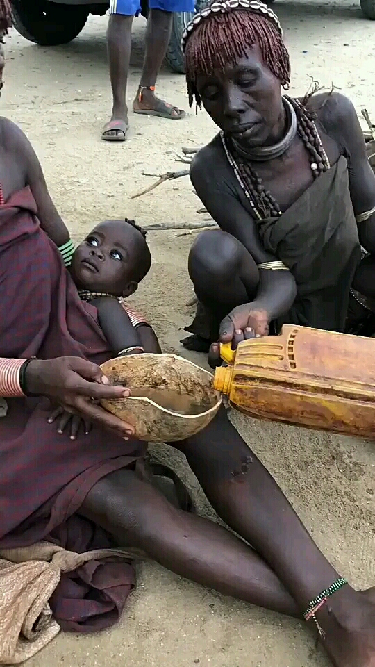 特别可怜的红泥族女人