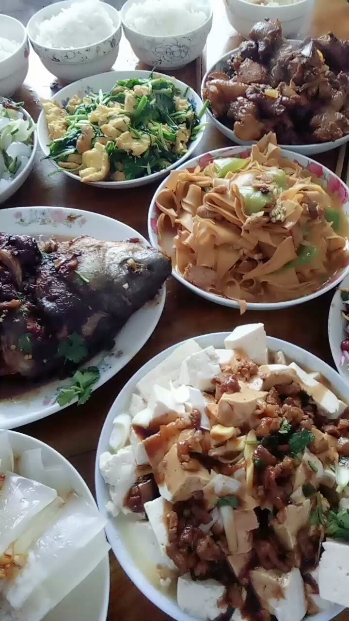 丰盛的午餐