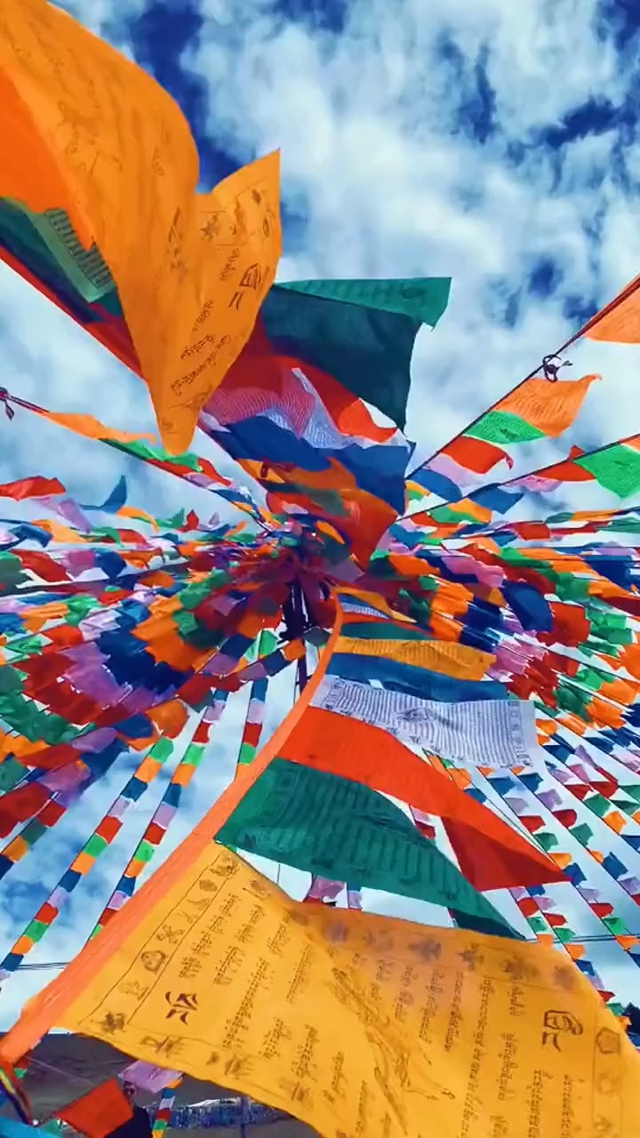 风吹动一次经幡,相当于诵经一遍.