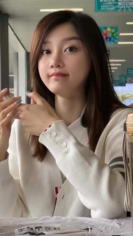 张芮尔#最美车模-全民小视频