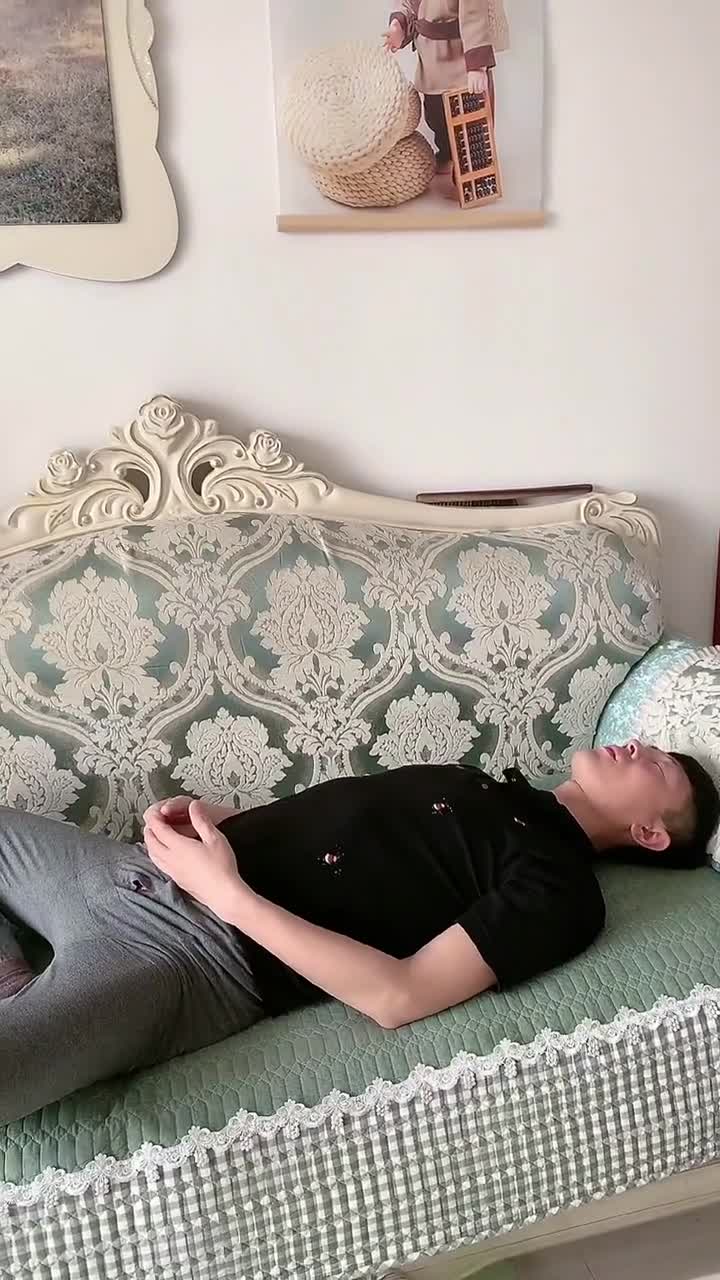 一辰这动作比掐人中好使啊!