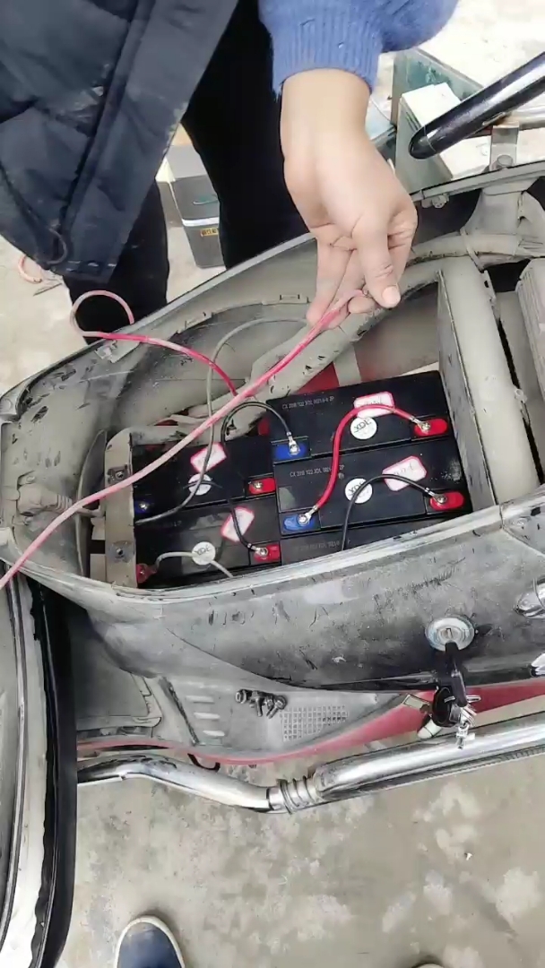 电动车换新电瓶了