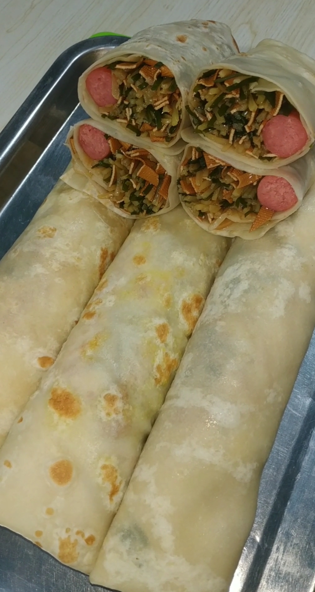 自制美食#土豆丝烤肠大卷饼教程