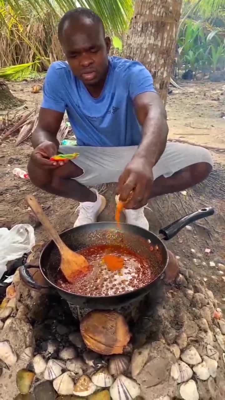 见识一下非洲人做饭,调味料比主食还多,中国小伙看完无法接受!