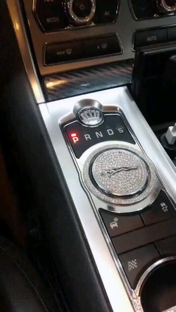 "会飞的豹子",原来捷豹的档位是这样操作的,还不错吧