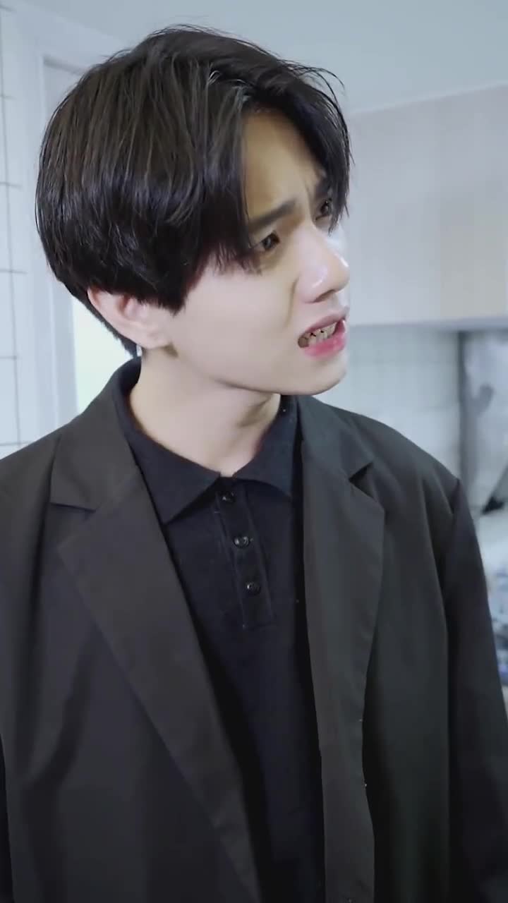 这么机智的机器人谁敢套路美女表白帅哥,帅哥求救机器人,结果太意外!