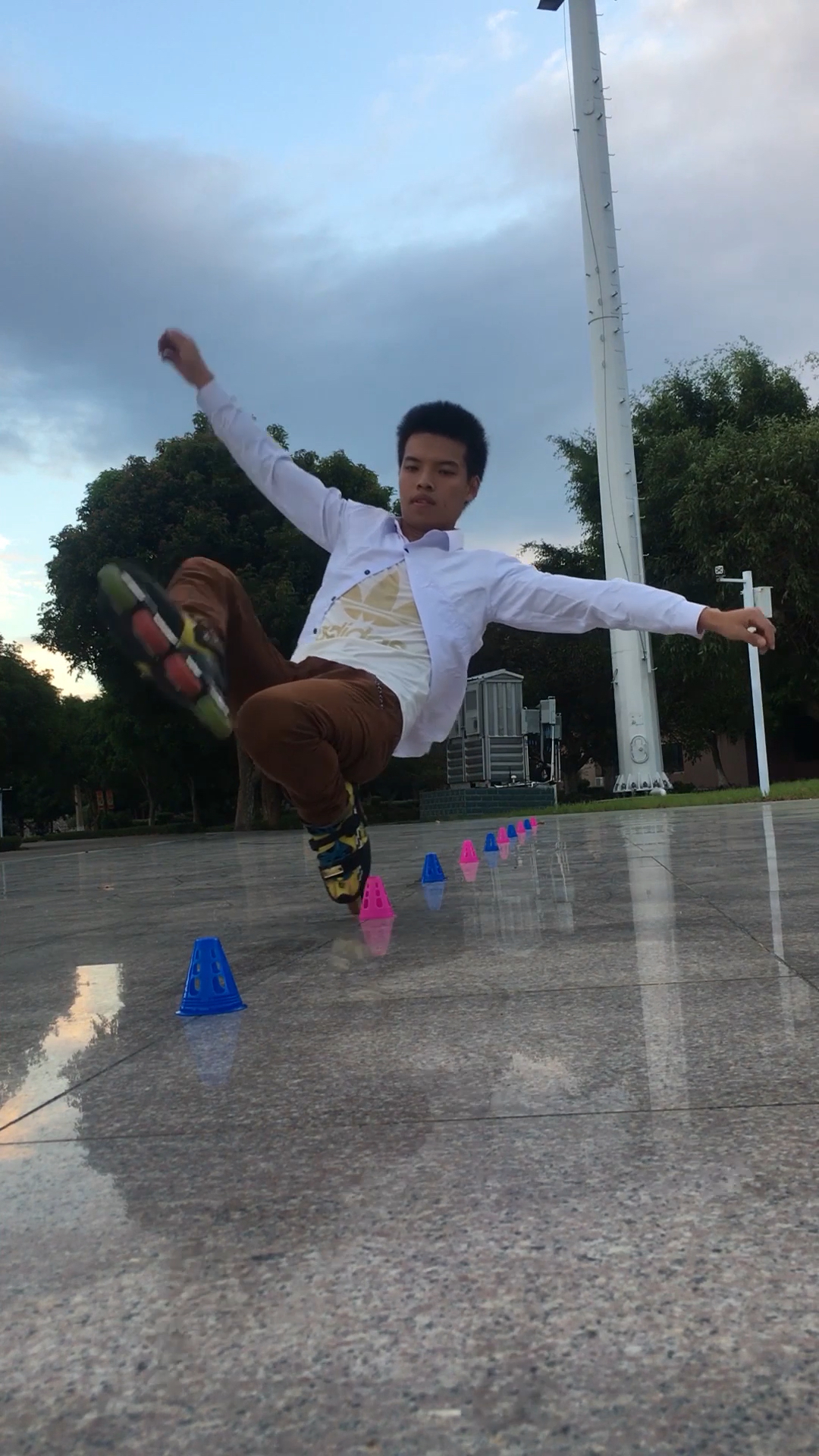 优秀如我#小哥玩轮滑炫酷十足