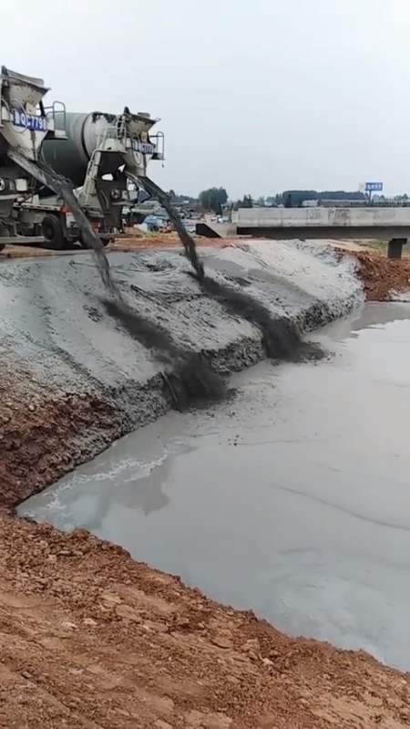 我要上热门#第一眼还以为是倒混凝土,把我看呆了,结果原来是弄这个!