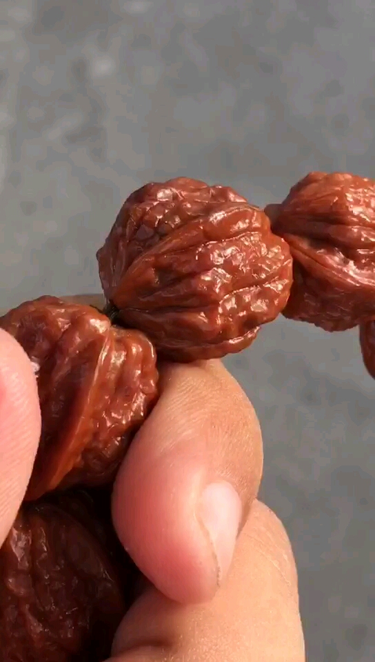 蛤蟆背核桃手串