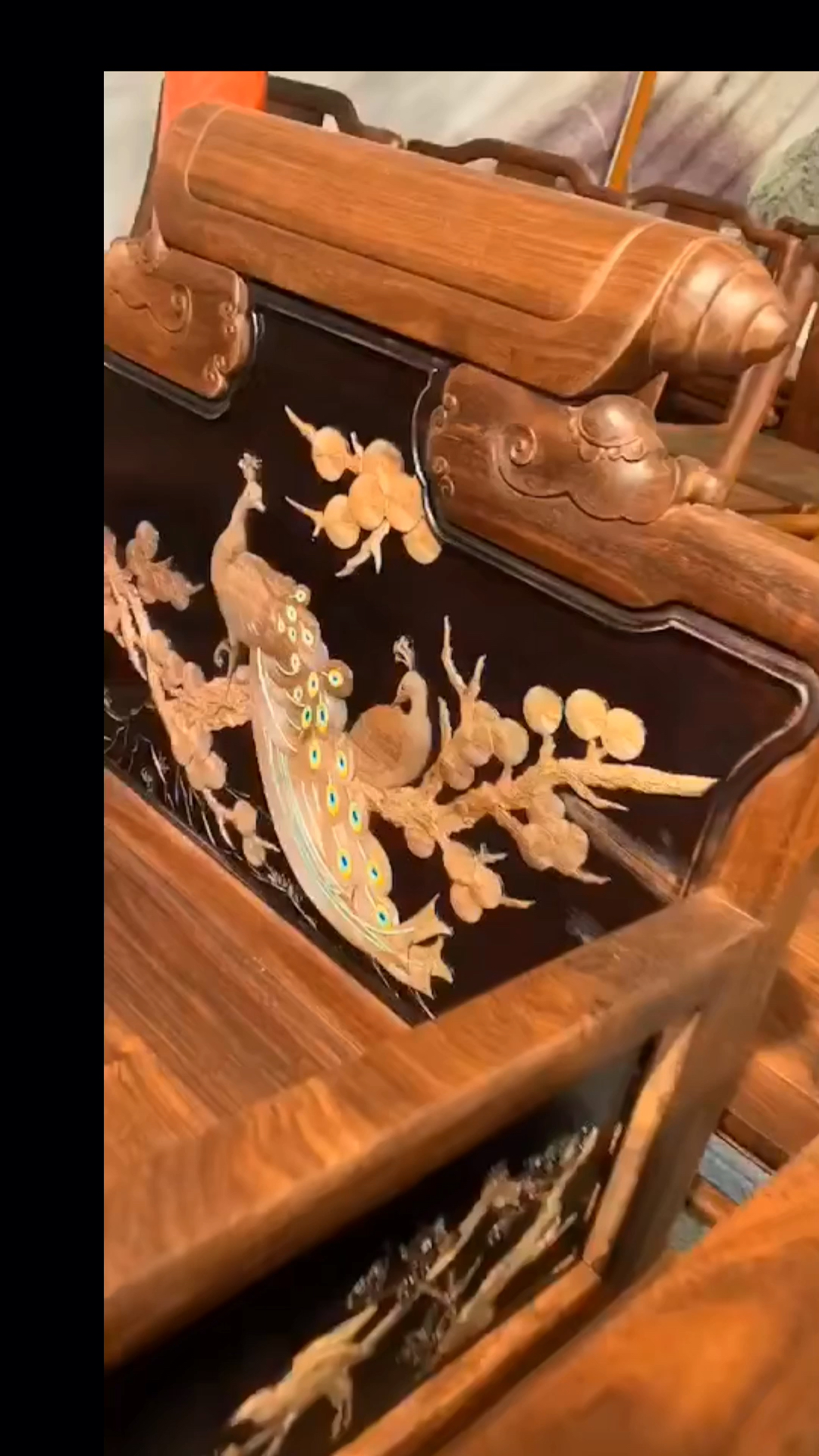 丝翎檀雕孔雀沙发